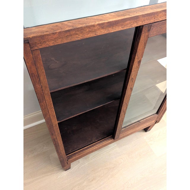 Late 19th Century Antique Mission Oak Showcase Store Display Cabinet Bookcase With Sliding Doors For Sale - Image 5 of 18