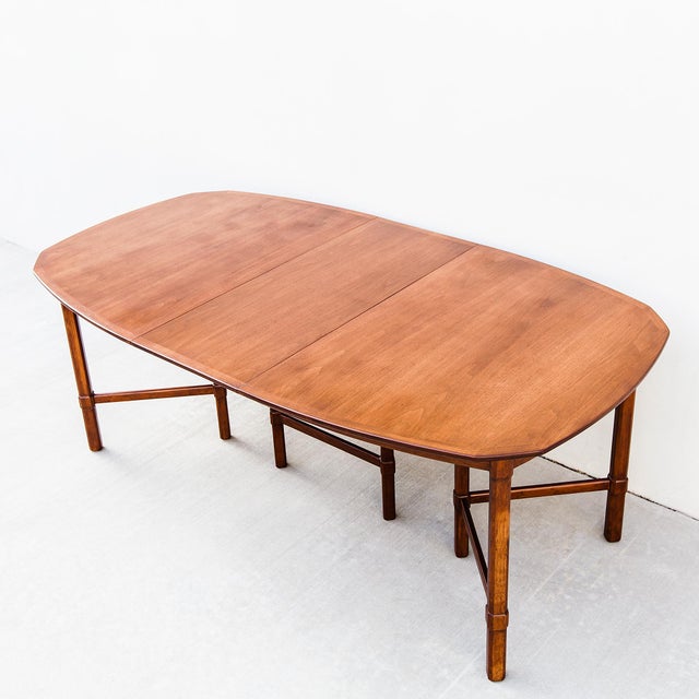 Mid-Century Modern 1970s Refinished Mid Century Modern Expandable Walnut Dining Table by Henredon For Sale - Image 3 of 15