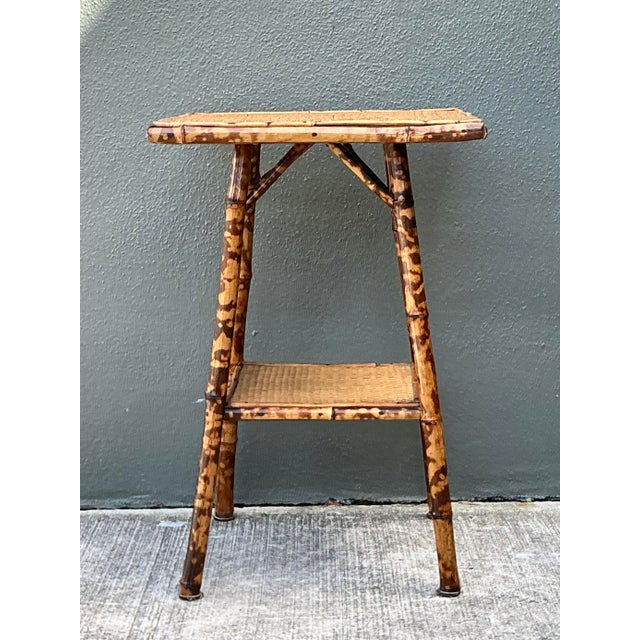 This exquisite vintage side table showcases the striking aesthetic of tortoise-finish bamboo, a hallmark of mid-century...
