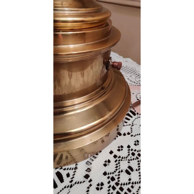 Metal 1970s American Classical Brass Stiffel Table Lamp For Sale - Image 7 of 14