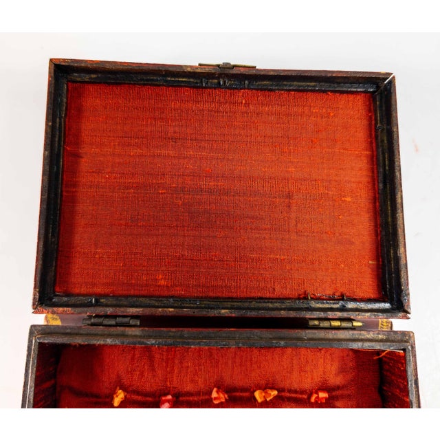 19th Century English or French Red Lacquer Gilt Chinoiserie Sewing Box For Sale - Image 11 of 16