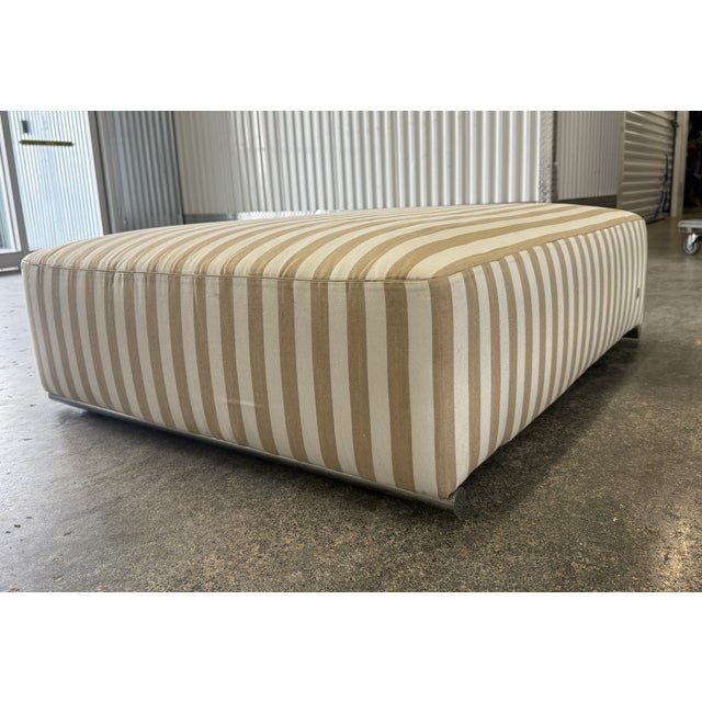 B & B Italia Large Poof or Ottoman For Sale In Miami - Image 6 of 10