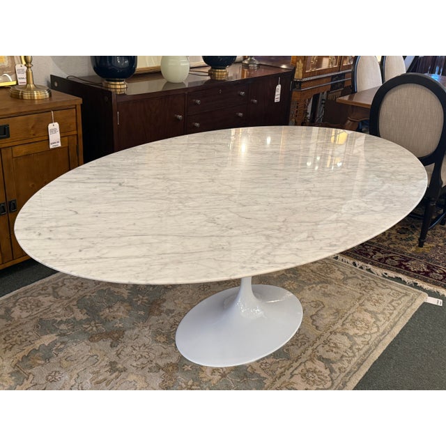 Nj Modern Furniture Saarinen-Style Oval Carrara Marble Tulip Dining Table For Sale - Image 4 of 14