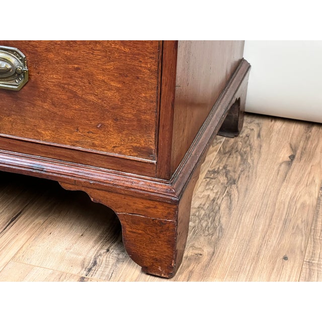Wood Late Georgian English Mahogany Chest of Drawers, Circa 1780–1810 For Sale - Image 7 of 10