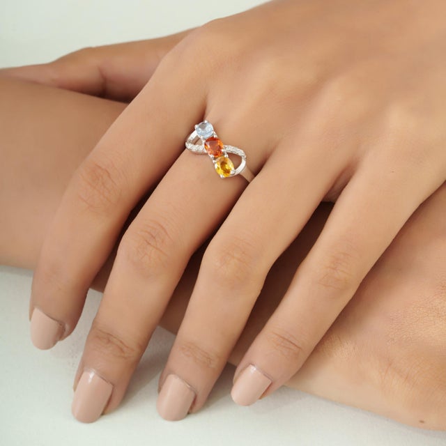 The Carat&Her Infinity Bow Promise Ring features a graceful bow-inspired design symbolizing connection and commitment....