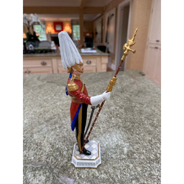 Traditional 1910s Sitzendorf German Porcelain Figure of a Gentleman at Arms For Sale - Image 3 of 6