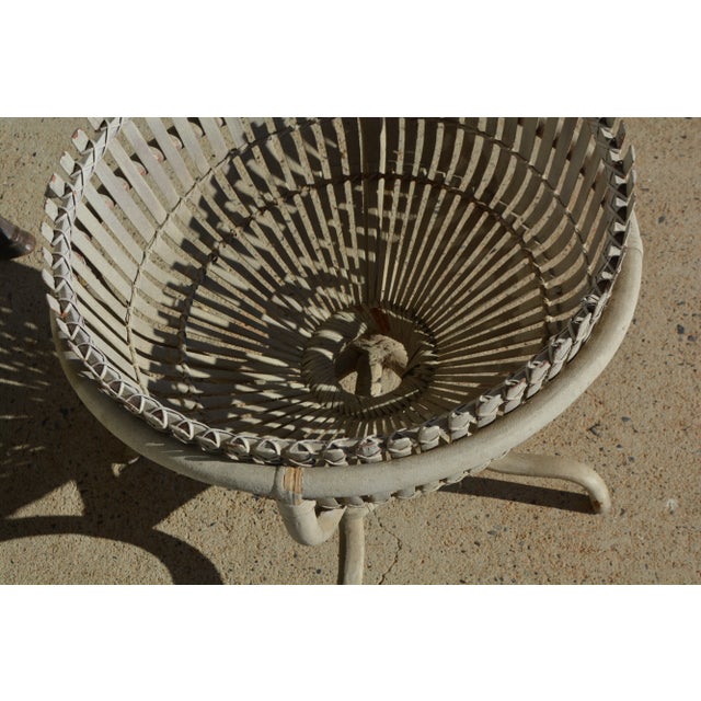 1960s Vintage Albini Style Shabby Gray Bamboo Round Fish Trap End / Side Table With Glass Top For Sale - Image 5 of 17