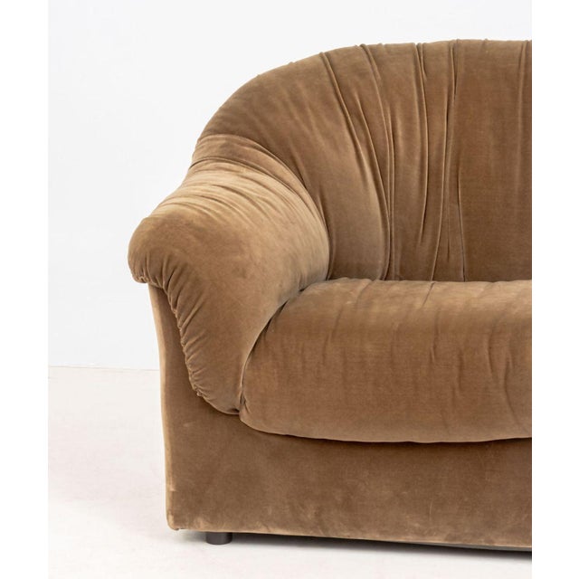 Mid-Century Modern Italian Velvet Upholstered 2-Seat Sofa, 1970s For Sale - Image 3 of 8