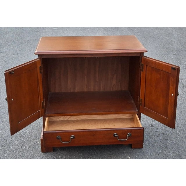 Brown Pair Hooker Furniture French Chippendale Style Cherry Night Tables For Sale - Image 8 of 18