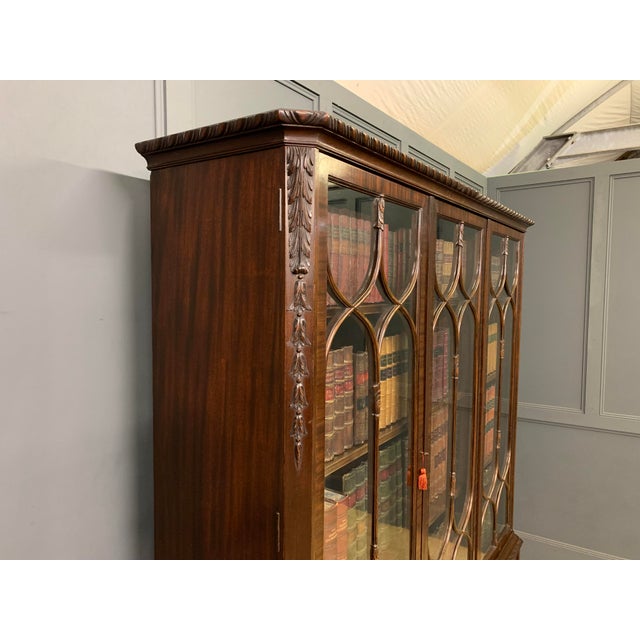 Chippendale Mahogany Bookcase by Hille, 1920 For Sale - Image 10 of 18