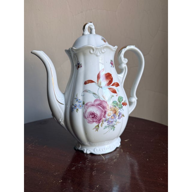 Mid-20th century Bavarian porcelain coffee pot in a Bernadotte-style fluted form, produced in Germany. Ribbed body with...