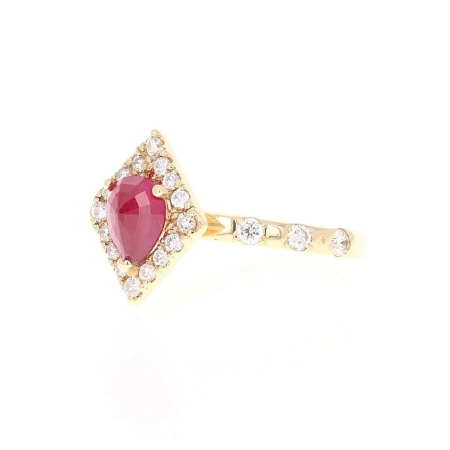 Contemporary 2.14 Carat Ruby Diamond 14 Karat Yellow Gold Ring, Size 7 For Sale - Image 3 of 5
