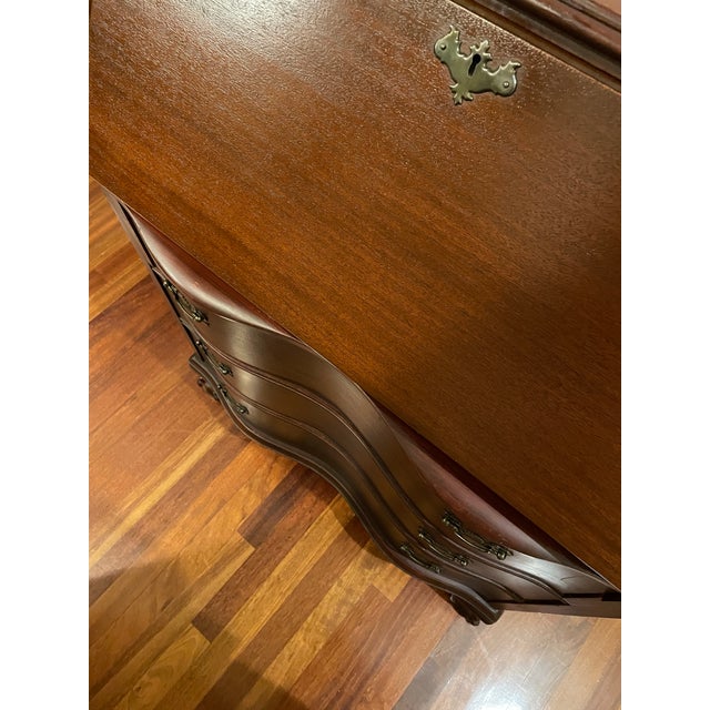 Brown Early 20th Century Colonial Revival Mahogany Slant-Front Secretary Desk With Serpentine Drawers, c.1910 For Sale - Image 8 of 12