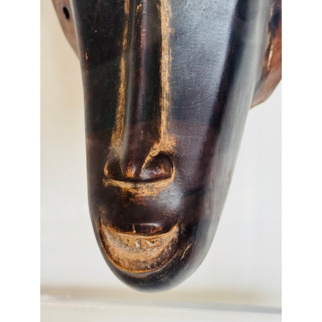 20th Century Baule Portrait Mask in Lucite Museum Display For Sale - Image 4 of 11