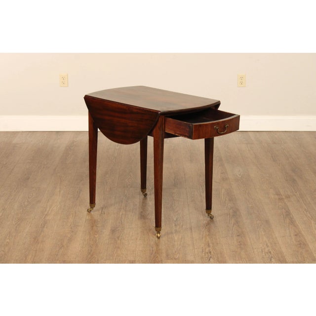 Hepplewhite Antique Hepplewhite Mahogany Drop Leaf Pembroke Table For Sale - Image 3 of 12