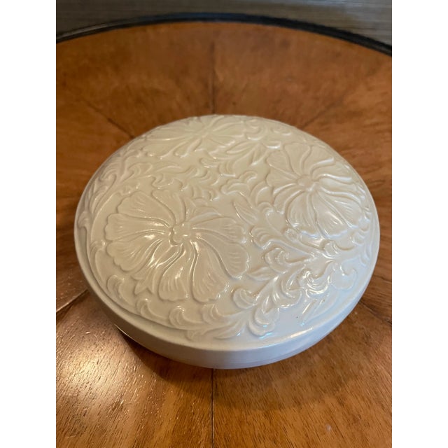 Late 20th Century Japanese Ceramic 6 Crackle Glaze Teabowls and Box For Sale - Image 4 of 5