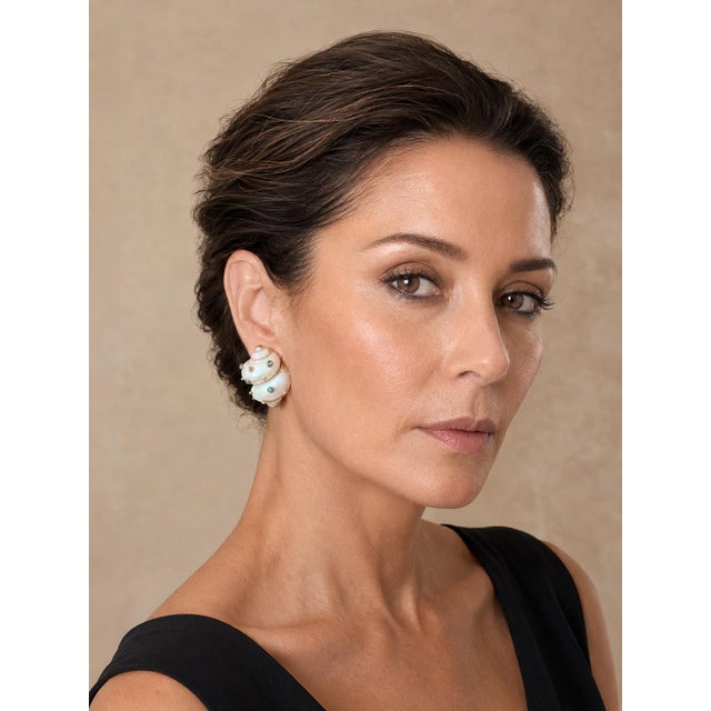 Maz 14k Gold Turbo Shell and Emerald Modernist Earrings, c.1970s, A Pair For Sale - Image 13 of 13