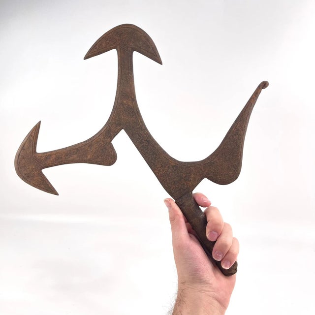 Metal Early 20th Century Central African Throwing Knife Mambele Type Currency For Sale - Image 7 of 7