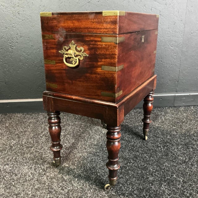 Late 18th Century Georgian Mahogany Cellarette, 1790 For Sale - Image 5 of 8