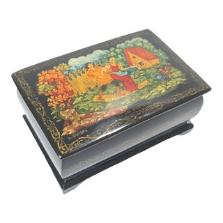 20th Century Russian Palekh School Lacquer Trinket or Jewelry Box For Sale