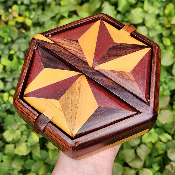 Vintage MCM Japanese Muku Yosegi Wood Parquetry Hexagonal Jewelry Box – Gullwing Lid ​- Mid Century Modern Decor For Sale - Image 4 of 10