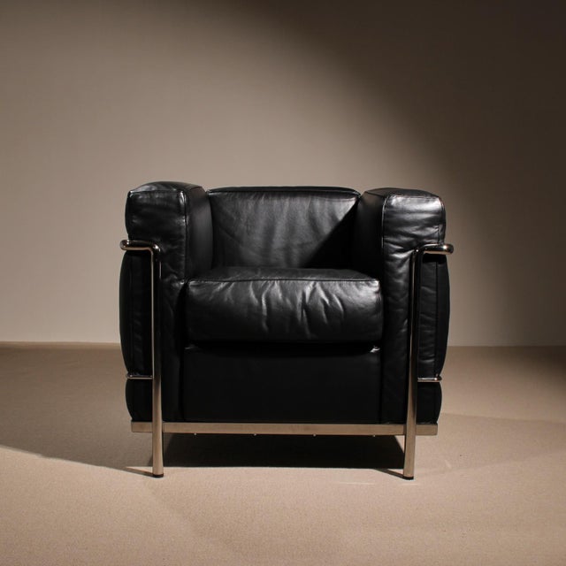 Black LC2 Armchairs by Le Corbusier, P. Jeanneret, C. Perriand for Cassina, Italy, 1928, Set of 2 For Sale - Image 8 of 18