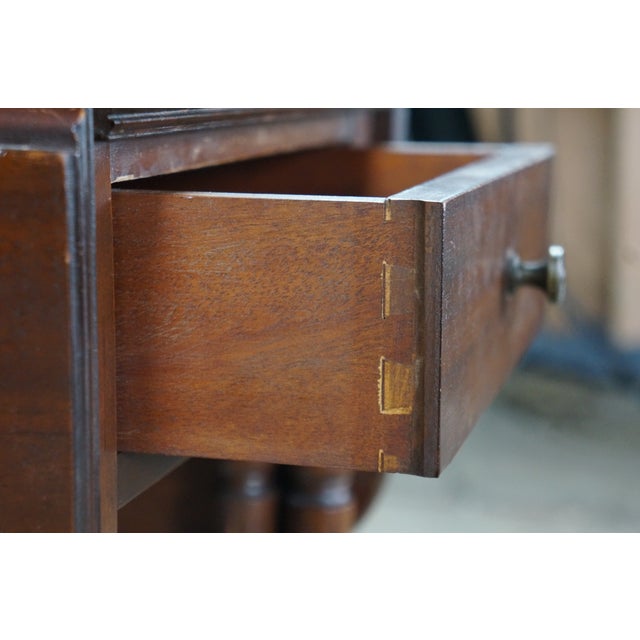 Vintage Imperial Sheraton Style Mahogany Drop Leaf Gateleg Pembroke Side Table For Sale - Image 12 of 18