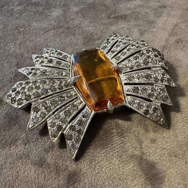 Brown An Amazing 1930s Art Deco Costume Jewelry Brooch For Sale - Image 8 of 11