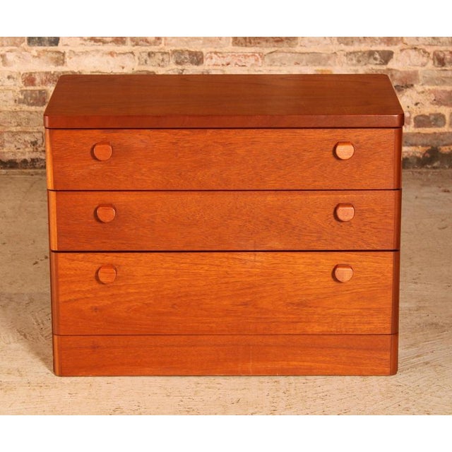 Vintage Mid Century style teak chest of drawers by Stag, circa 1990. Excellent original condition. W 82cm D 44cm H 64cm