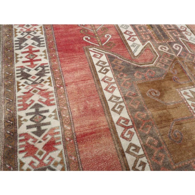 Tribal Galerie Shabab Collection Mid-20th Century Turkish Anatolian Accent Carpet For Sale - Image 3 of 8