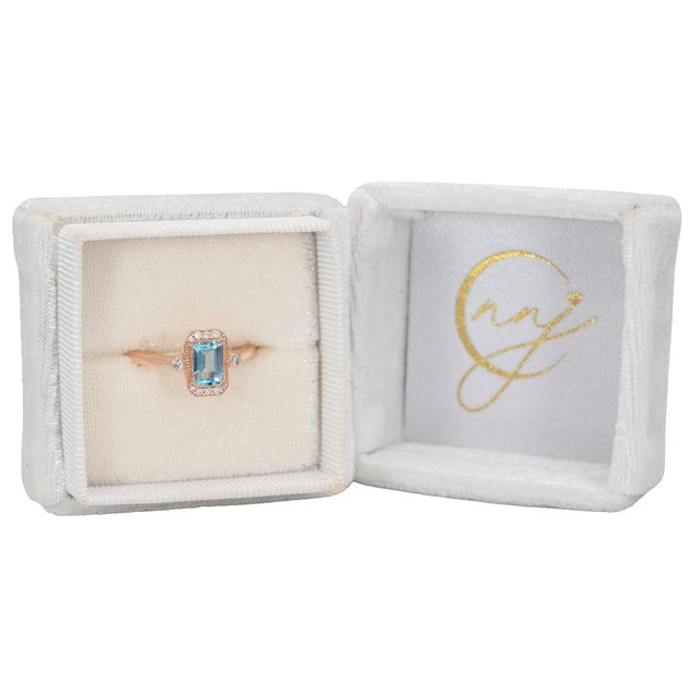 Modern 1.2Ct Aquamarine Ring With Earth Mined Diamond Accents: Solid 14k Gold, Size 6.75 For Sale - Image 3 of 9