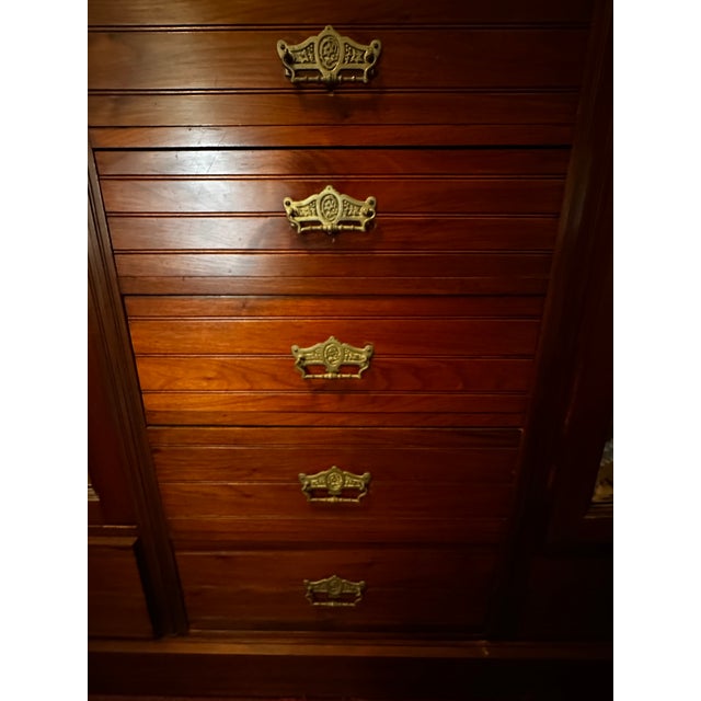 A magnificent late Victorian triple-combination compactum wardrobe in richly figured walnut (circa 1890–1910). This grand...