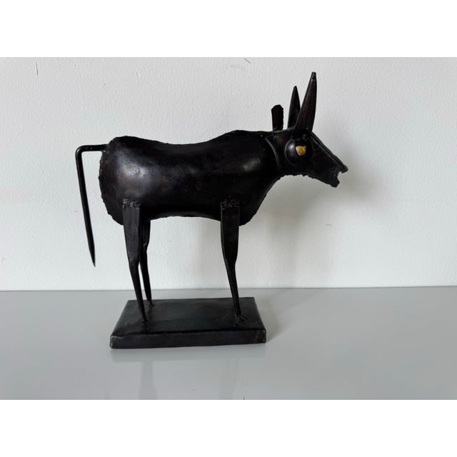 This striking vintage handmade Brutalist bull sculpture is a bold representation of mid-century modern artistry. Crafted...