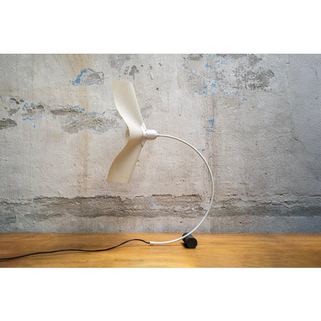 Metal Area Curve Model Table Lamp by Mario Bellini for Artemide, Italy, 1974 For Sale - Image 7 of 7
