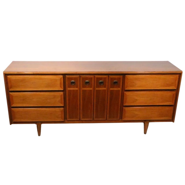 Brown Nine Drawer Mid 20th Century Dresser by American of Martinsville For Sale - Image 8 of 15
