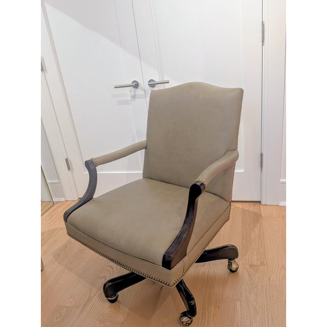 Traditional Late 20th Century Cabot Wrenn Norfolk Swivel Leather & Mahogany Chair For Sale - Image 3 of 5