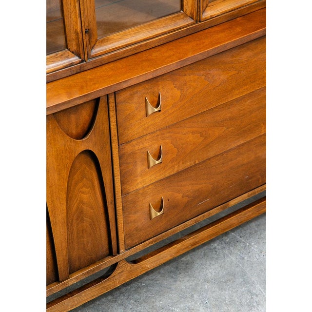 Mid Century Modern Credenza China Cabeint Broyhill Brasilia Display Vintage MCM For Sale - Image 12 of 12
