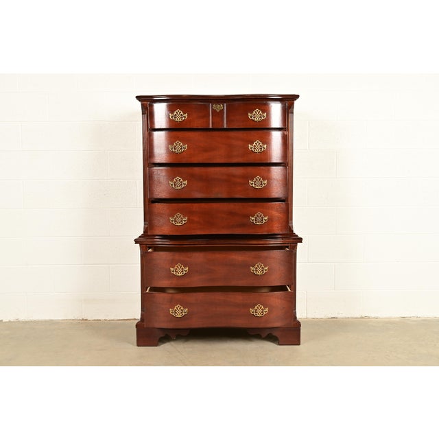 Late 20th Century Chippendale Carved Mahogany Serpentine Front Six-Drawer Highboy Dresser For Sale - Image 5 of 15