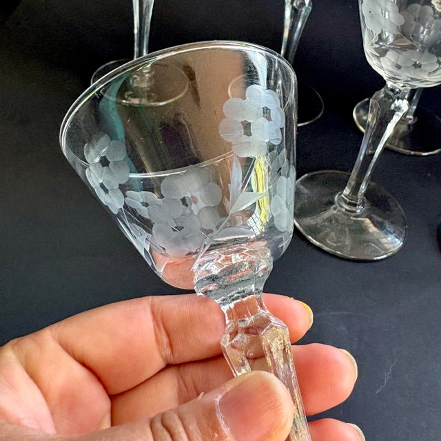 Libbey Glass Co. Mid 20th Century Libbey “Embassy” Etched Liquor Glasses, Set of 7, American Barware For Sale - Image 4 of 10