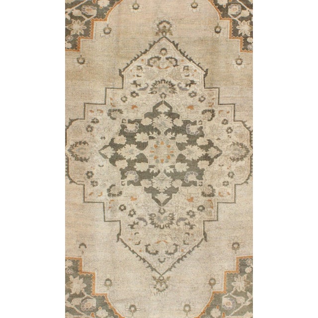 Vintage Turkish Oushak Rug With Floral Medallion Design in Light Tones For Sale - Image 4 of 9