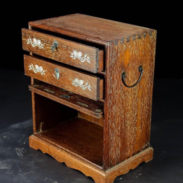Vintage Rosewood Jewelry / Vanity Chest With Mother-of-Pearl Bird-and-Flower Inlay For Sale - Image 4 of 8