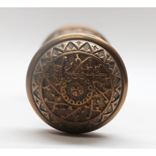 This Vernacular style eight fold knob was made by Reading in the 1897 catalog. It is part the K-23800 Windsor group....