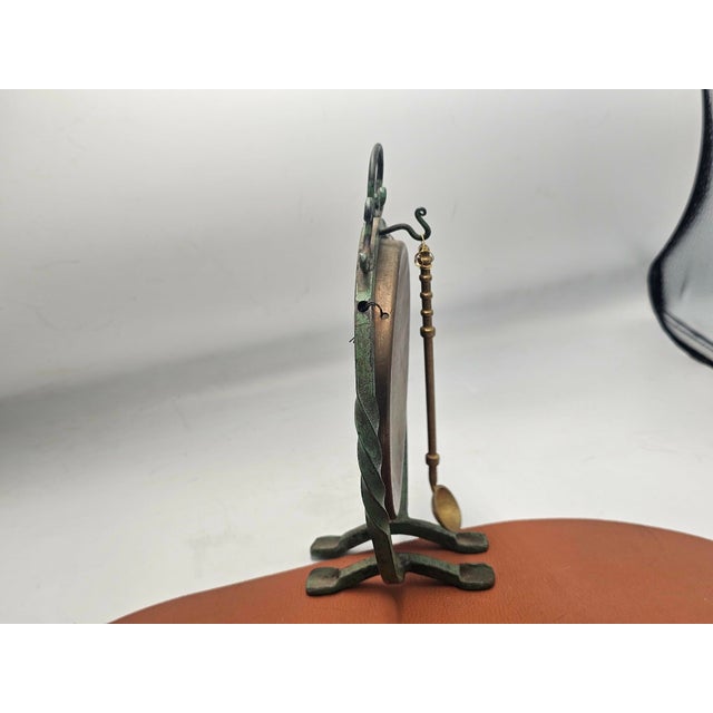 Pre-war Asian gong bell, dimensions: height 23.7 cm, width 18.8 cm, depth 10.2 cm.