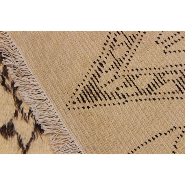 Textile 1990s Boho Chic Modern Moroccan Wool Rug - 6' X 9'4" For Sale - Image 7 of 8