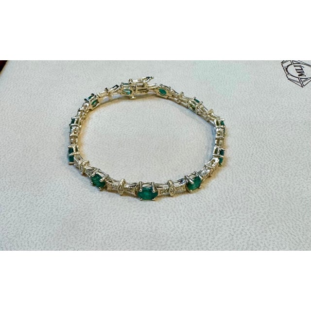 Early 21st Century 5 Carat Emerald Tennis Bracelet 14 Karat Yellow Gold, 6.5 Inch For Sale - Image 5 of 18