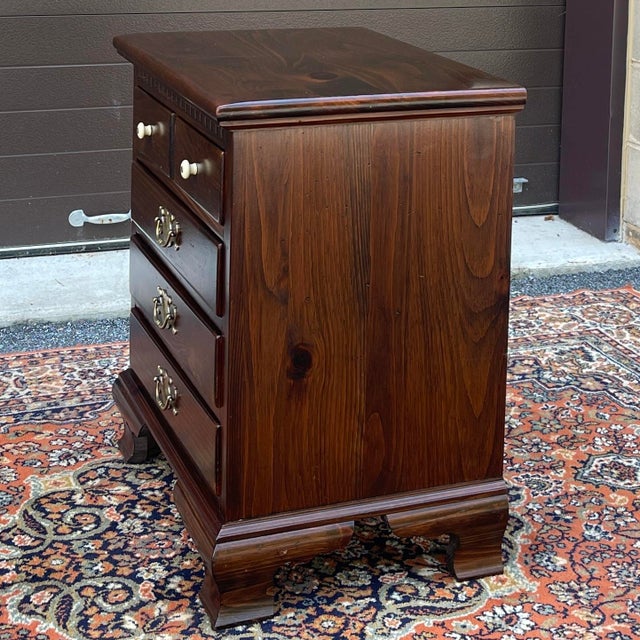 1980s Ethan Allen Antiqued Pine Rustic Traditional 4 Drawer Nightstand Chest (12-5016) For Sale In Philadelphia - Image 6 of 10