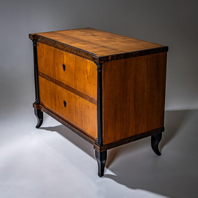 Biedermeier Chest of Drawers with Burl Veneer, Southern Germany, 1820 For Sale - Image 4 of 10