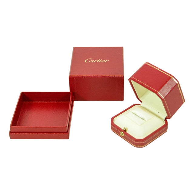 Cartier 赤いレザー製ボックス Cartier Jewelry Ring Box in Red Leather Gilt Embossed | Chairish