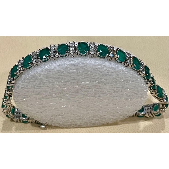 18 carat Natural Emerald & Diamond Cocktail Tennis Bracelet 14 Karat White Gold For Sale - Image 18 of 18