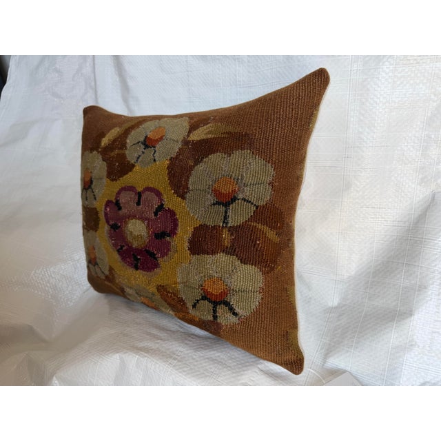 French 18th Century French Aubusson Wool Tapestry Pillow With Floral Medallion Style For Sale - Image 3 of 7